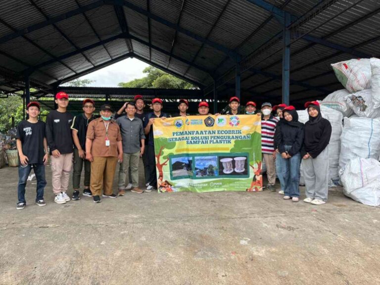 Perikanan UMMDukung SDGs, Mahasiswa Perikanan UMM Sulap Sampah Plastik Jadi Ecobrick di Kota Batu
