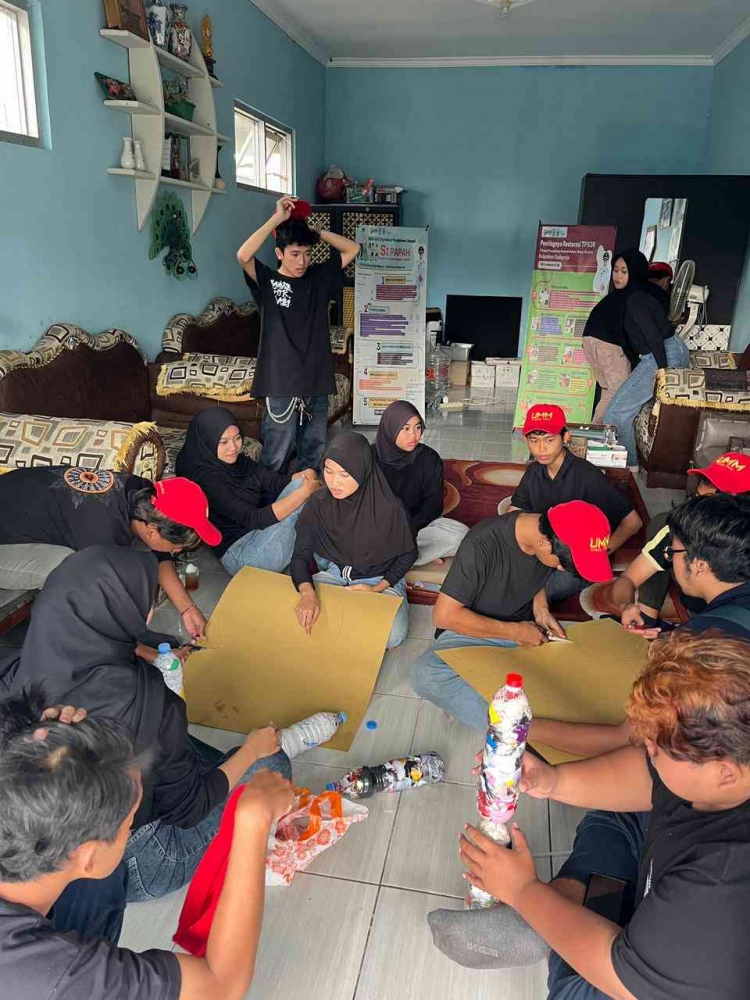 Perikanan UMMDukung SDGs, Mahasiswa Perikanan UMM Sulap Sampah Plastik Jadi Ecobrick di Kota Batu